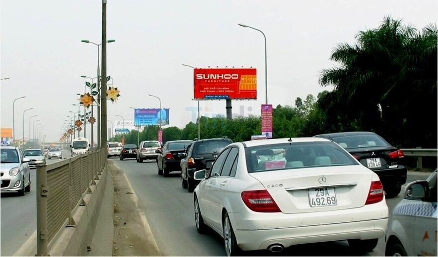 Billboard quảng cáo trên đường cao tốc Thăng Long – Nội Bài 5 Billboard quảng cáo trên đường cao tốc Thăng Long – Nội Bài dễ dàng quan sát từ khoảng cách xa