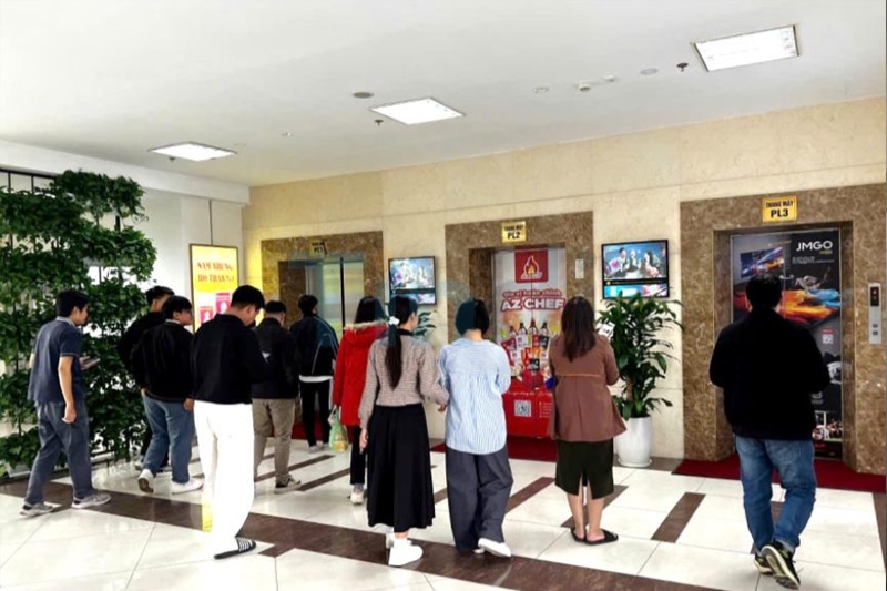 Báo Giá Quảng Cáo Cửa Thang Máy Mới Nhất 2025: Cập Nhật Toàn Quốc 9 Dán quảng cáo cửa thang máy