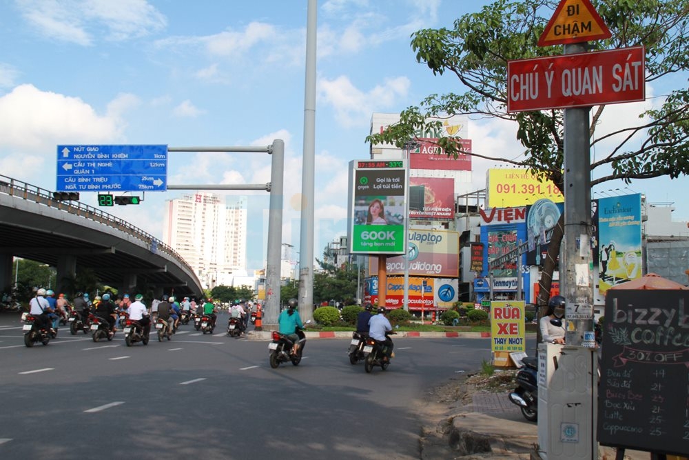 Top 10 Vị Trí Quảng Cáo Ngoài Trời Đẹp Nhất Hà Nội & TP.HCM 12 Quảng cáo ngoài trời TPHCM