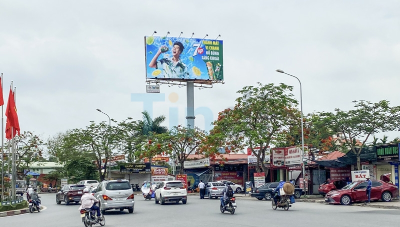 Quảng cáo billboard ngoài trời: Những điều doanh nghiệp cần biết năm 2025 17 Hình ảnh quảng cáo Billboard truyền thống