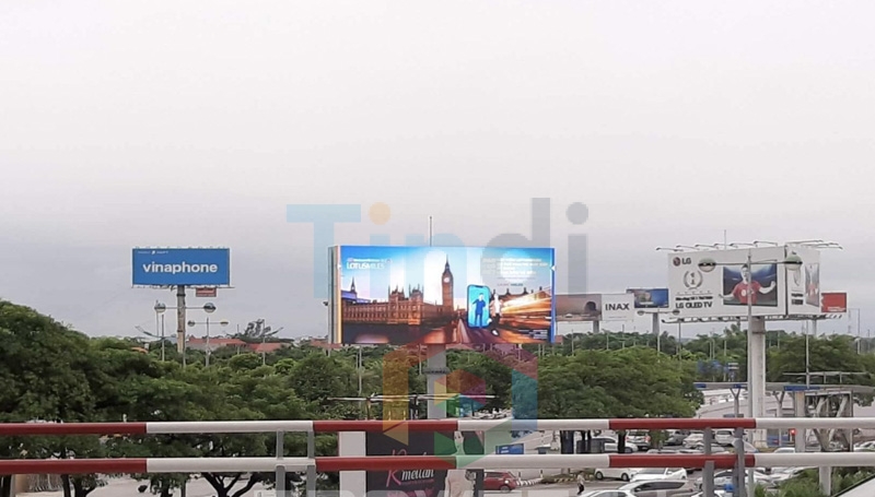 Quảng cáo billboard ngoài trời: Những điều doanh nghiệp cần biết năm 2025 18 Quảng cáo Billboard kỹ thuật số là dạng biển điện tử LED