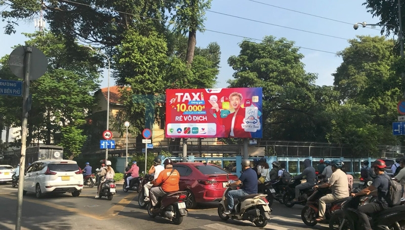 Quảng cáo billboard ngoài trời: Những điều doanh nghiệp cần biết năm 2025 24 Quảng cáo billboard ngoài trời tại HCM - Ngã 4 Trương Định, Điện Biên Phủ