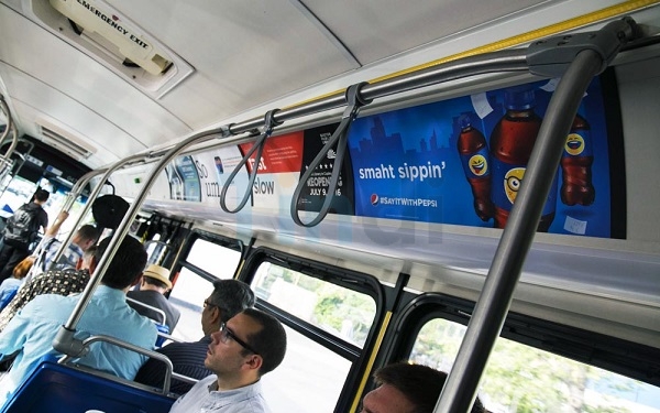 Quảng cáo trong xe buýt – Gần gũi hành khách 9 Quảng cáo poster/dán decal trong xe bus