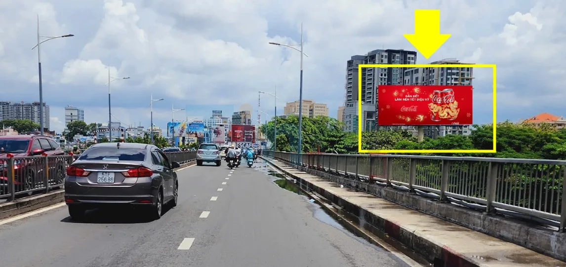 5 vị trí vàng đặt billboard tại TP.HCM bạn nên biết 12 Quảng cáo ngoài trời TP.HCM - Billboard Vòng xoay Nguyễn Văn Cừ – Võ Văn Kiệt, Quận 4