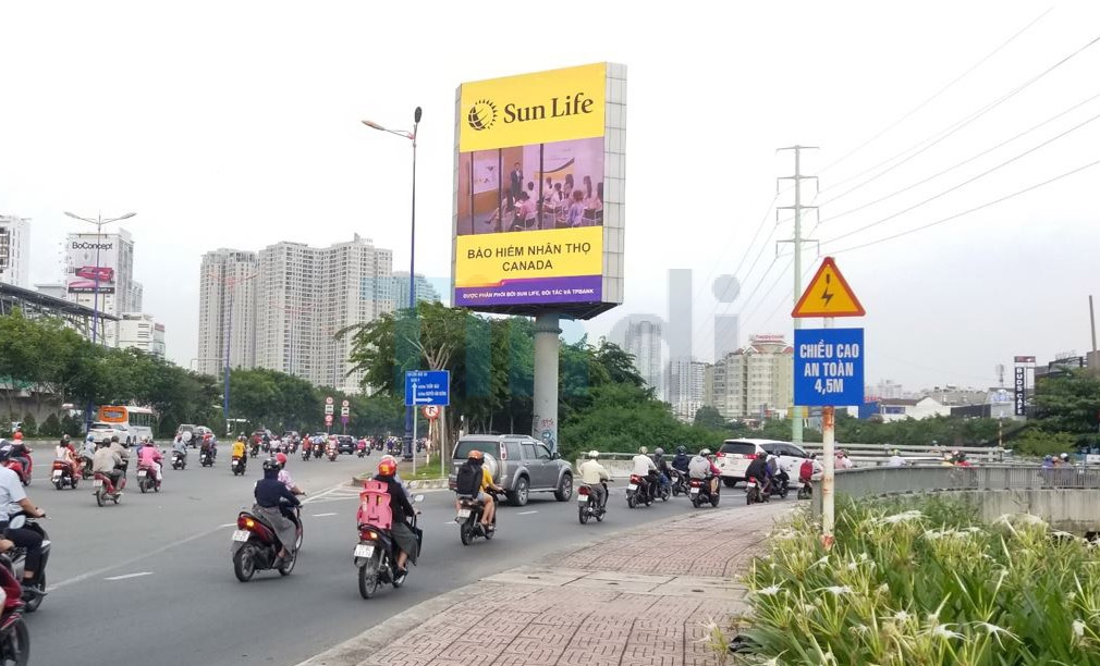 5 vị trí vàng đặt billboard tại TP.HCM bạn nên biết 13 Quảng cáo ngoài trời TP.HCM - Màn hình LED - Cầu Sài Gòn, Xa Lộ Hà Nội