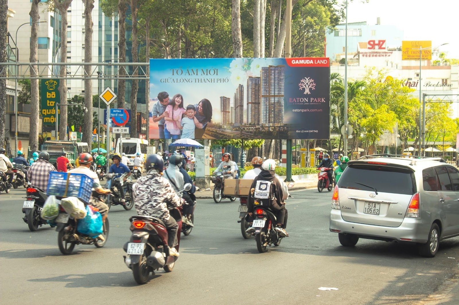 5 vị trí vàng đặt billboard tại TP.HCM bạn nên biết 16 Billboard tại TP.HCM - Nguyễn Thị Minh Khai, Phạm Viết Chánh