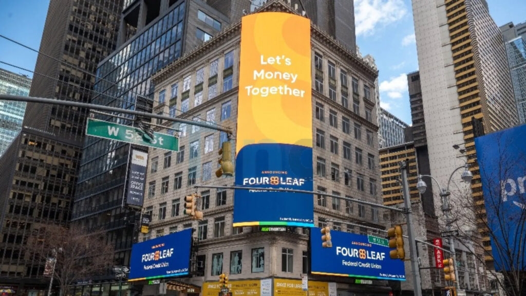 Hybrid OOH (OOH lai) – kết hợp sức mạnh công nghệ và độ phủ vật lý