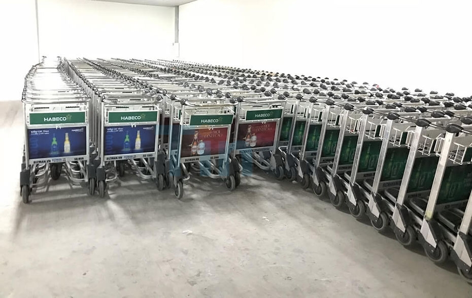 Quảng cáo tại sân bay xe đẩy