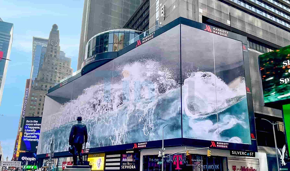 Quảng cáo LED ngoài trời là hình thức quảng cáo sử dụng màn hình LED kỹ thuật số được lắp đặt tại các vị trí công cộng đông người