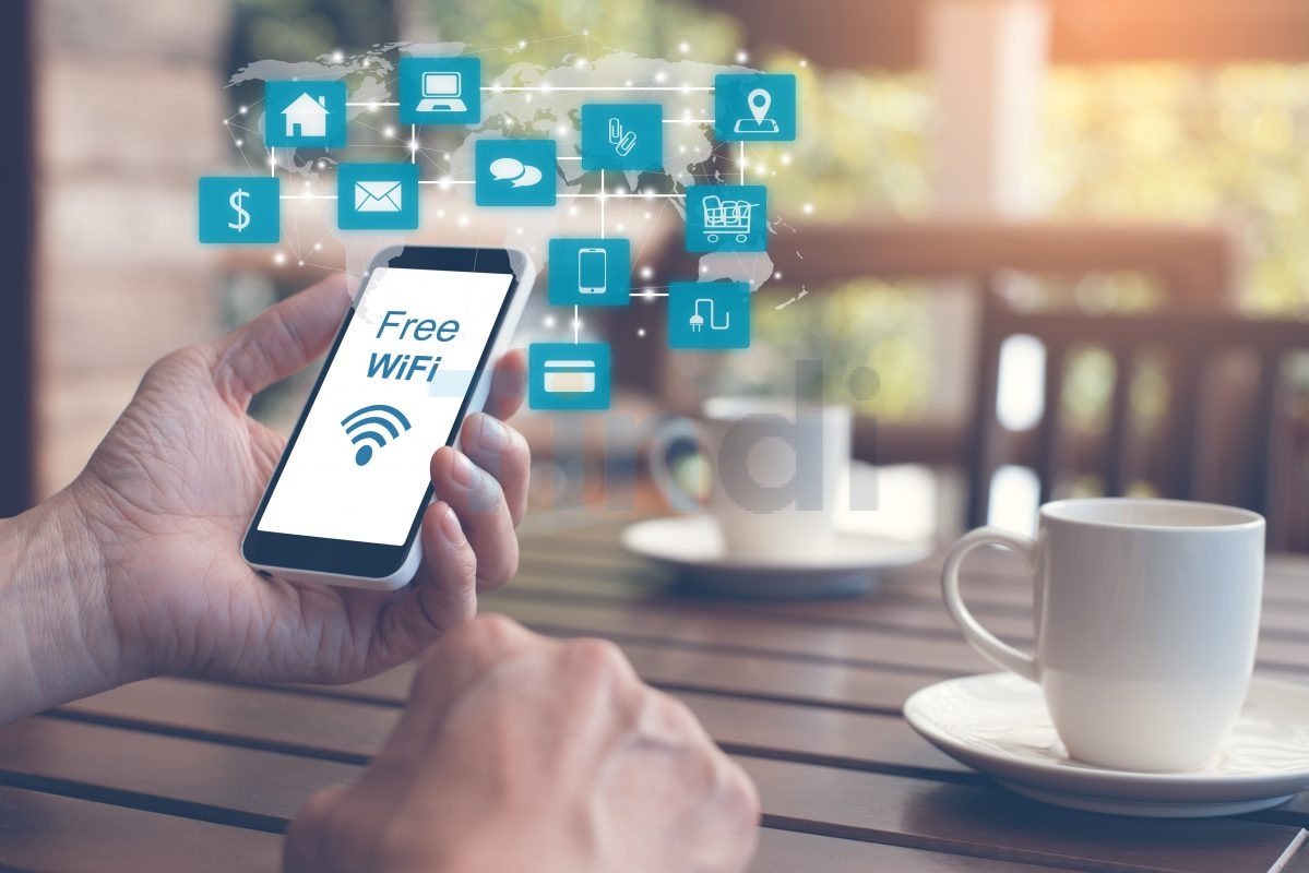 Wifi Marketing ngoài trời (Outdoor Wifi Marketing) là hình thức quảng cáo cho phép hiển thị nội dung truyền thông ngay tại trang đăng nhập WiFi miễn phí ở các khu vực công cộng