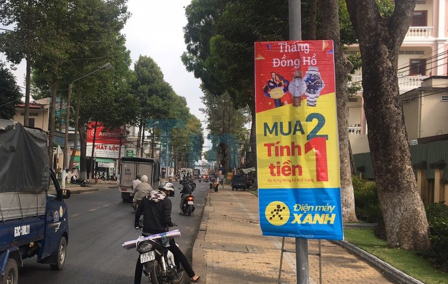 Một trong những yếu tố quan trọng nhất khi triển khai quảng cáo phướn, băng rôn ngoài trời là tuân thủ đúng quy định pháp luật