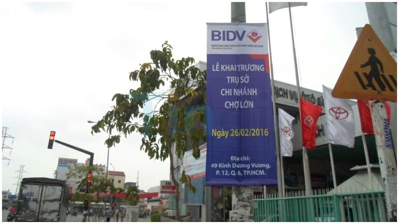 Quảng cáo phướn, băng rôn cho khai trương – sự kiện: Có nên làm không? 17 Để có chiến dịch quảng cáo phướn, băng rôn quảng cáo hiệu quả doanh nghiệp cần phải chú trọng đến những yếu tố như: Đia điểm, số lượng, thời gian...