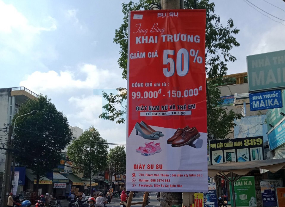 Quảng cáo phướn, băng rôn cho khai trương – sự kiện: Có nên làm không? 10 Phướn băng rôn khai trương vẫn là lựa chọn quen thuộc nhờ chi phí thấp, triển khai nhanh và khả năng tiếp cận trực tiếp người đi đường