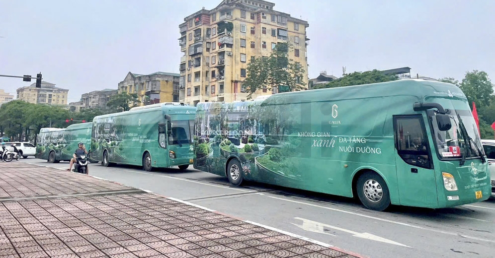 Báo giá quảng cáo xe bus 2 tầng - Tindi Media