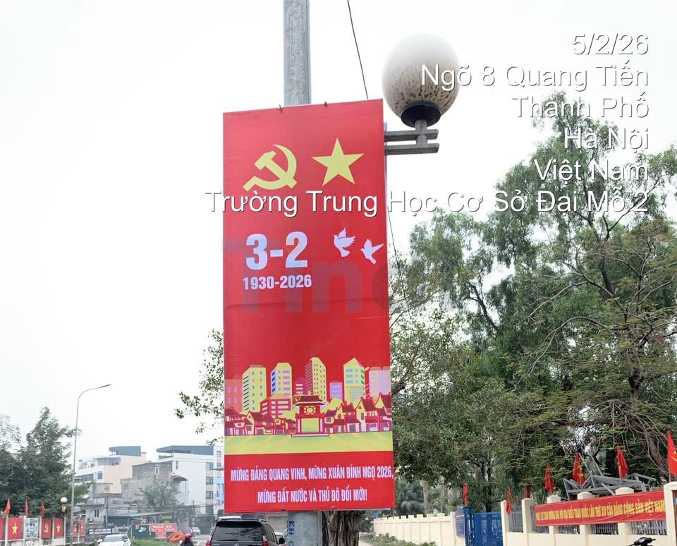 Hình thức treo phướn tại Hà Nội cho công tác tuyên truyền cổ động chính trị