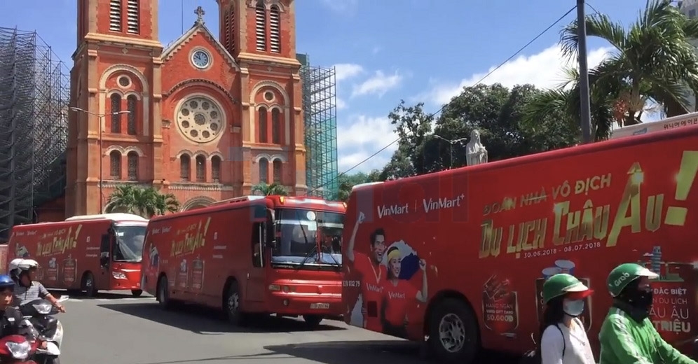 Luxury Roadshow ô tô 45 chỗ giúp nâng tầm thương hiệu trong mắt khách hàng