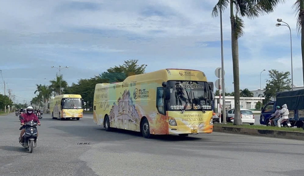 Bên cạnh ưu điểm thì cũng có một số điểm hạn chế cần chú ý của Luxury Roadshow ô tô 45 chỗ 