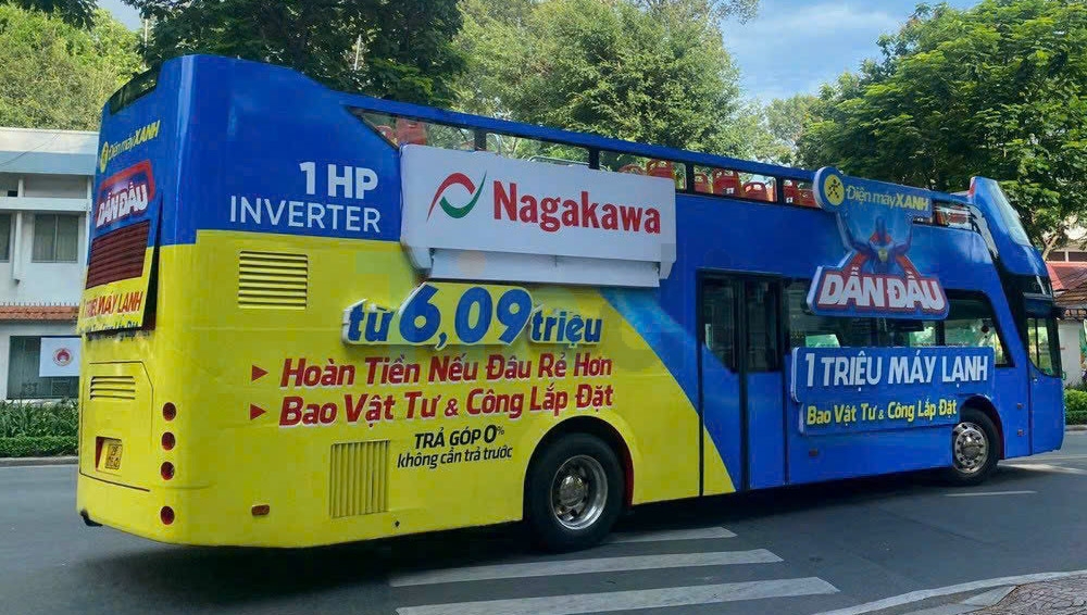 Báo giá quảng cáo xe bus 2 tầng mới nhất (2026): Chi phí, hình thức & kinh nghiệm triển khai 13 Hình thức dán decal thân xe cho quảng cáo xe bus 2 tầng vẫn là giải pháp quảng cáo tối ưu nhất cho loại phương tiện này
