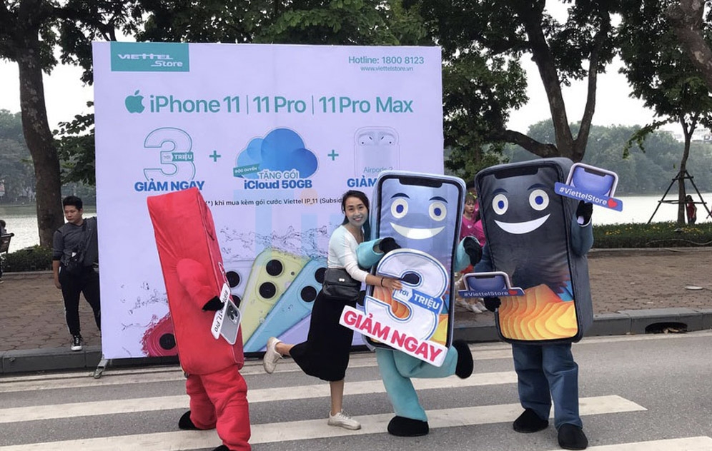 Dịch vụ tổ chức Roadshow đi bộ (Human Billboard) 2026: Báo giá và quy trình triển khai 20 Kinh nghiệm triển khai Roadshow đi bộ hiệu quả