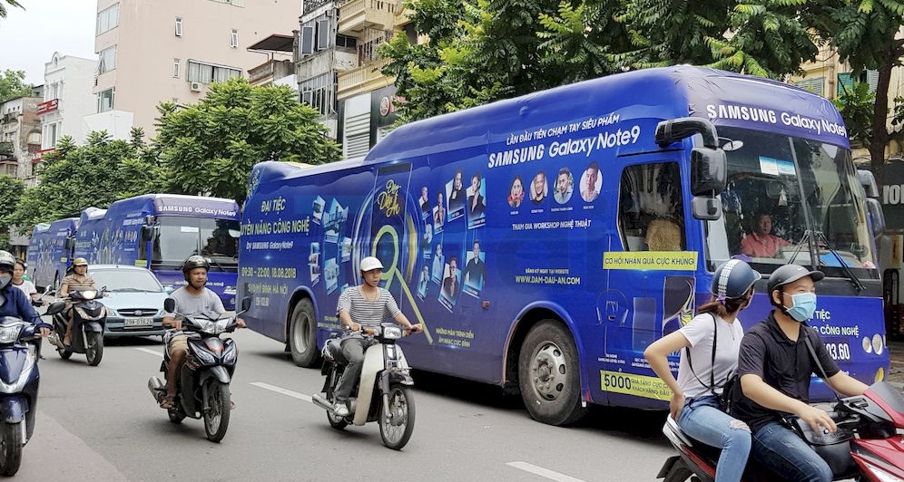 Dịch vụ tổ chức chạy Roadshow tại TP.HCM uy tín, chuyên nghiệp 2026 17 Roadshow ô tô 45 chỗ tại TP HCM tăng độ nhận diện thương hiệu một cách mạnh mẽ