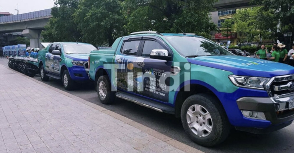 Roadshow xe tải, bán tải với kích thước lớn thu hút sự chú ý của người đi đường