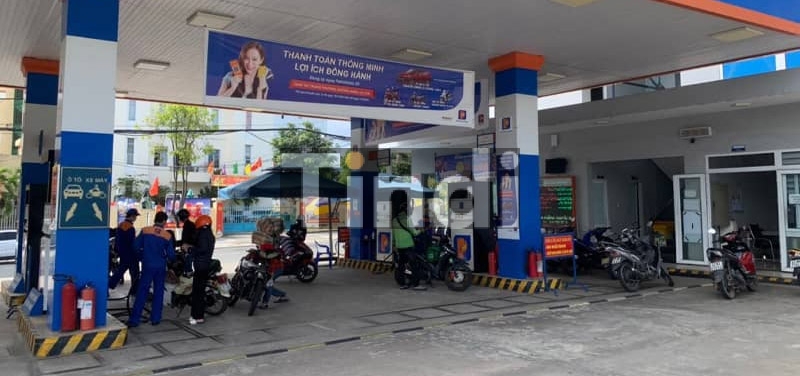 Dịch vụ quảng cáo tại cây xăng, trạm đổ xăng 2026 | Báo giá & triển khai toàn quốc 21 Treo banner, phướn quảng cáo tại trạm xăng