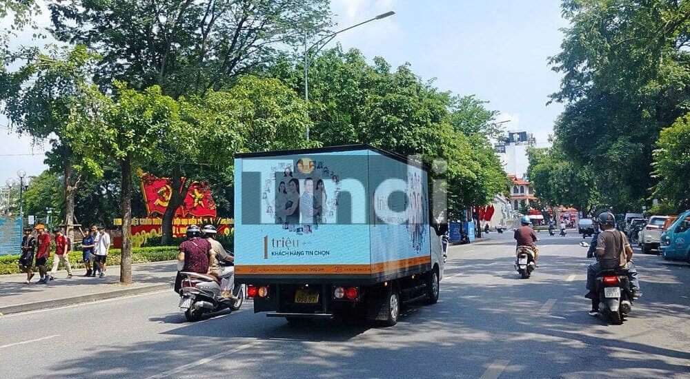 Roadshow LED Truck: Quảng cáo xe tải màn hình LED di động 15 Roadshow màn hình LED di đông nhằm triển khai campaign hiện đại (DOOH)