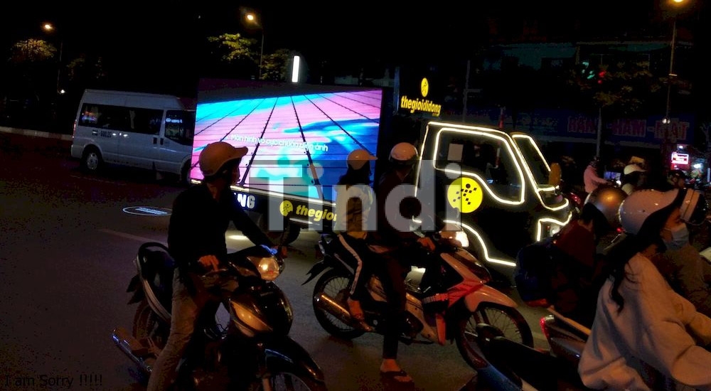 Roadshow LED Truck: Quảng cáo xe tải màn hình LED di động 16 Sử dụng roadshow xe tải màn hình LED di động khi doanh nghiệp muốn gây chú ý cực mạnh