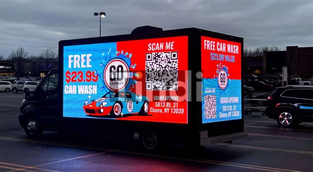 Roadshow LED Truck: Quảng cáo xe tải màn hình LED di động 11 Màn hình LED quảng cáo di động được gắn trên thân xe tải và chuyển động trên khắp mọi nẻo đường