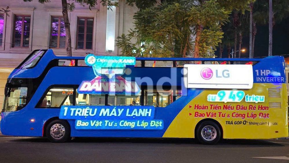 Hình thức roadshow xe buýt 2 tầng cao cấp sử dụng màn hình LED tạo ra hiệu ứng "WO" cho chiến dịch được triển khai