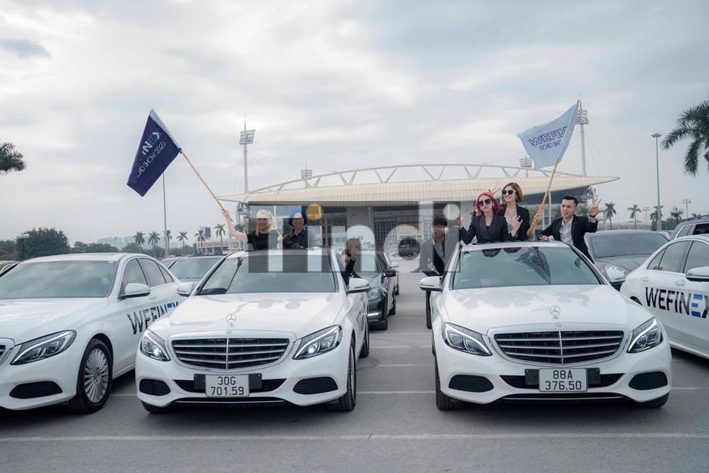 Roadshow xe mui trần, siêu xe, ô tô hạng sang là một hình thức quảng cáo ngoài trời cao cấp
