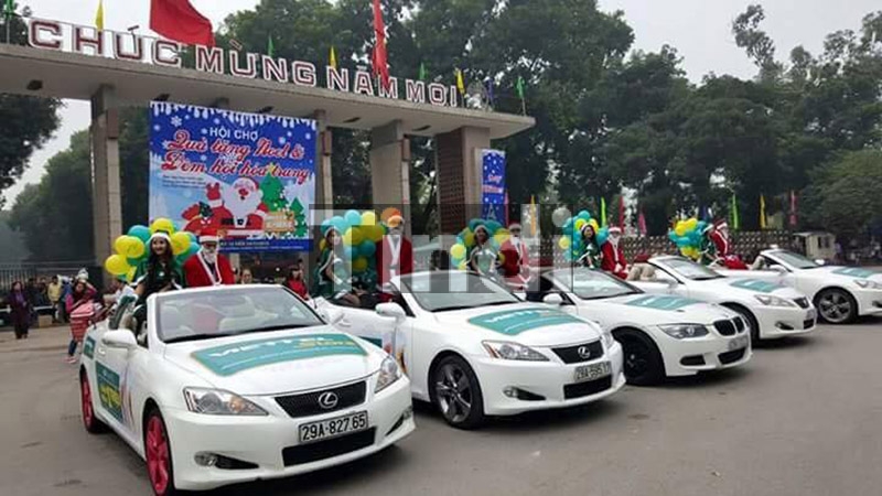 Roadshow xe sang kết hợp activation — kết hợp đoàn xe mui trần với các hoạt động tương tác tại các điểm dừng chiến lược
