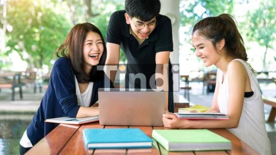 Gen Z Việt Nam 2026: Insight Hành Vi Tiêu Dùng & Cách Tiếp Cận Đúng 9 Gen Z chiếm 53,4% trong lượng người tiêu dùng số Việt Nam đang mua sắm trực tuyến ít nhất mỗi lần một tuần