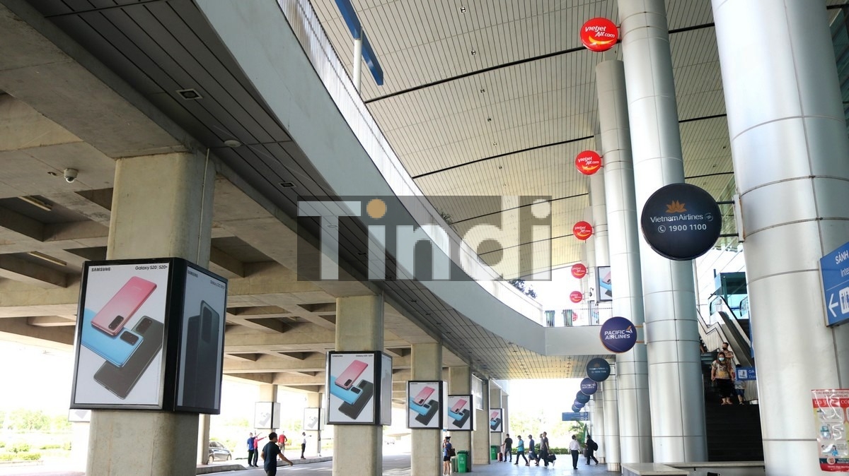 Hộp Đèn Lightbox Quảng Cáo Sân Bay: Ưu Điểm, Vị Trí Triển Khai & Báo Giá Trọn Gói 2026 7 Quảng cáo lightbox sân bay là hình thức hài hòa giữa hiệu quả truyền thông và sự sang trọng cần thiết