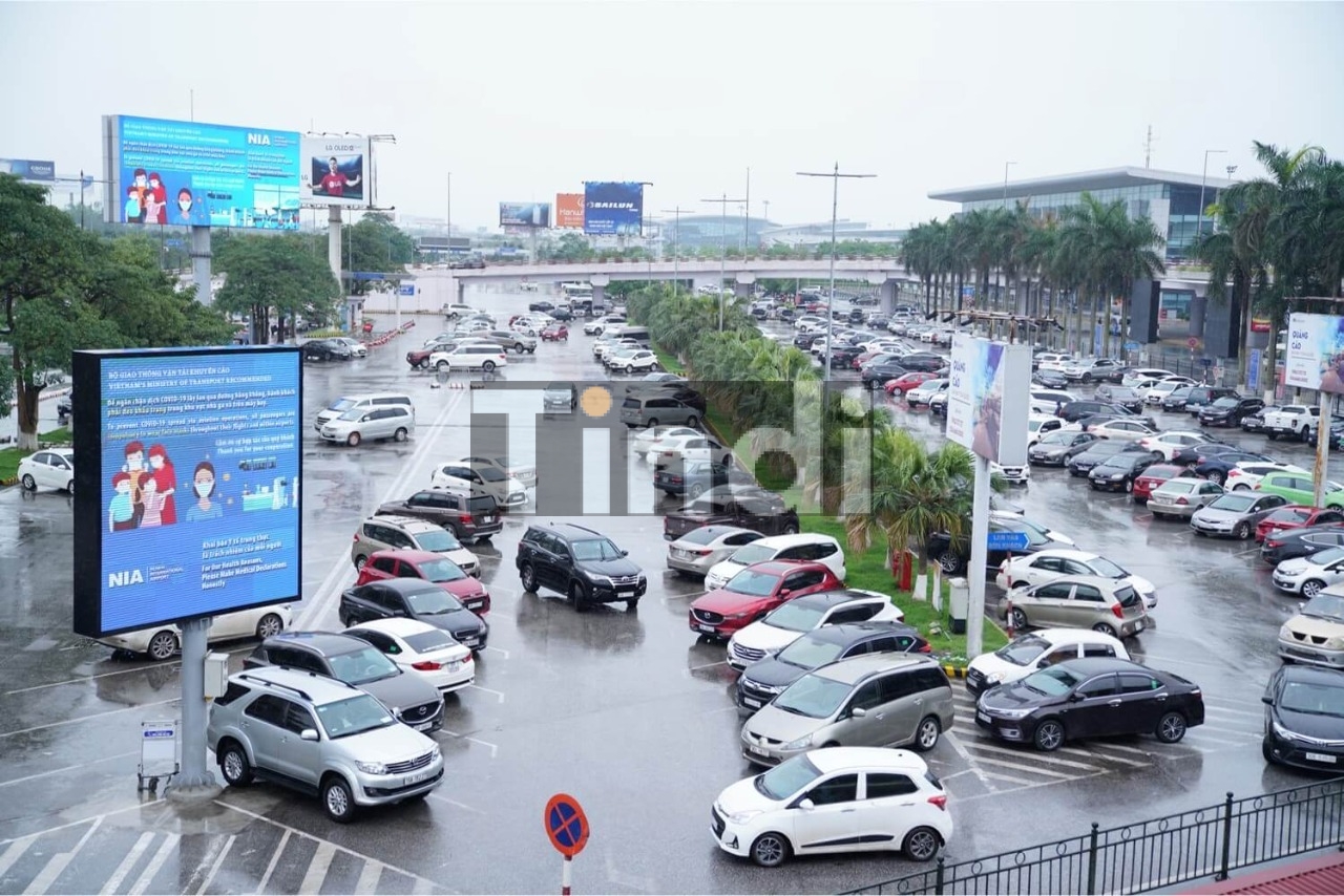 Quy Trình Triển Khai Quảng Cáo Sân Bay Trọn Gói: Từ Xin Phép Đến Thi Công & Báo Cáo 9 Hình ảnh quảng cáo billboard tại sân bay Nội Bài