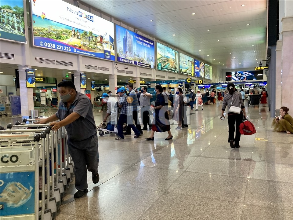 Quảng Cáo Tại Sân Bay Tân Sơn Nhất: Vị Trí Đắc Địa, Hình Thức & Báo Giá 2026 9 Quảng cáo sân bay Tân Sơn Nhất là thương hiệu của bạn đang xuất hiện tại cảng hàng không quốc tế lớn nhất Việt Nam